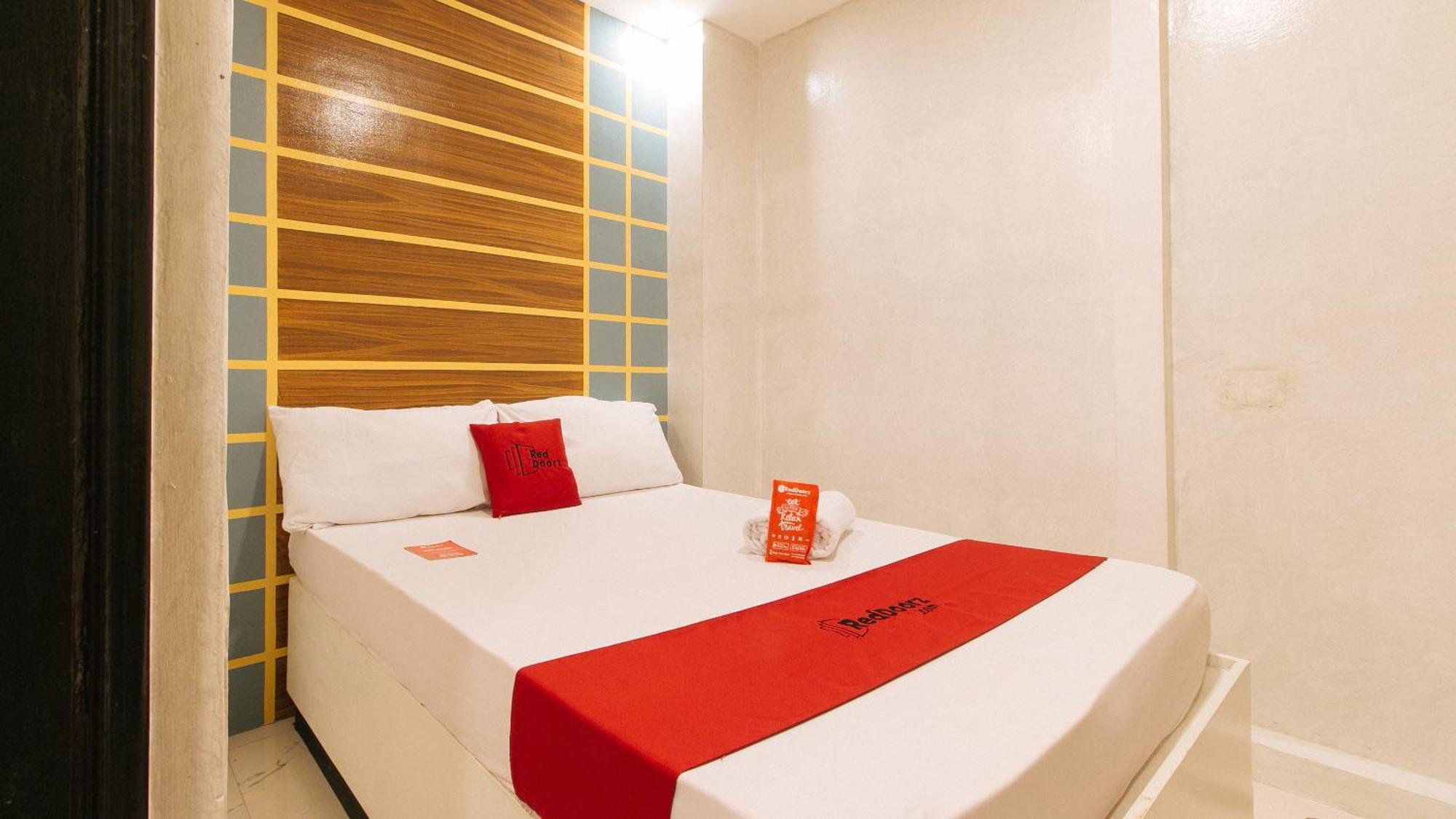 RedDoorz @ PIY Margal Sampaloc Manila Hotel Exterior foto