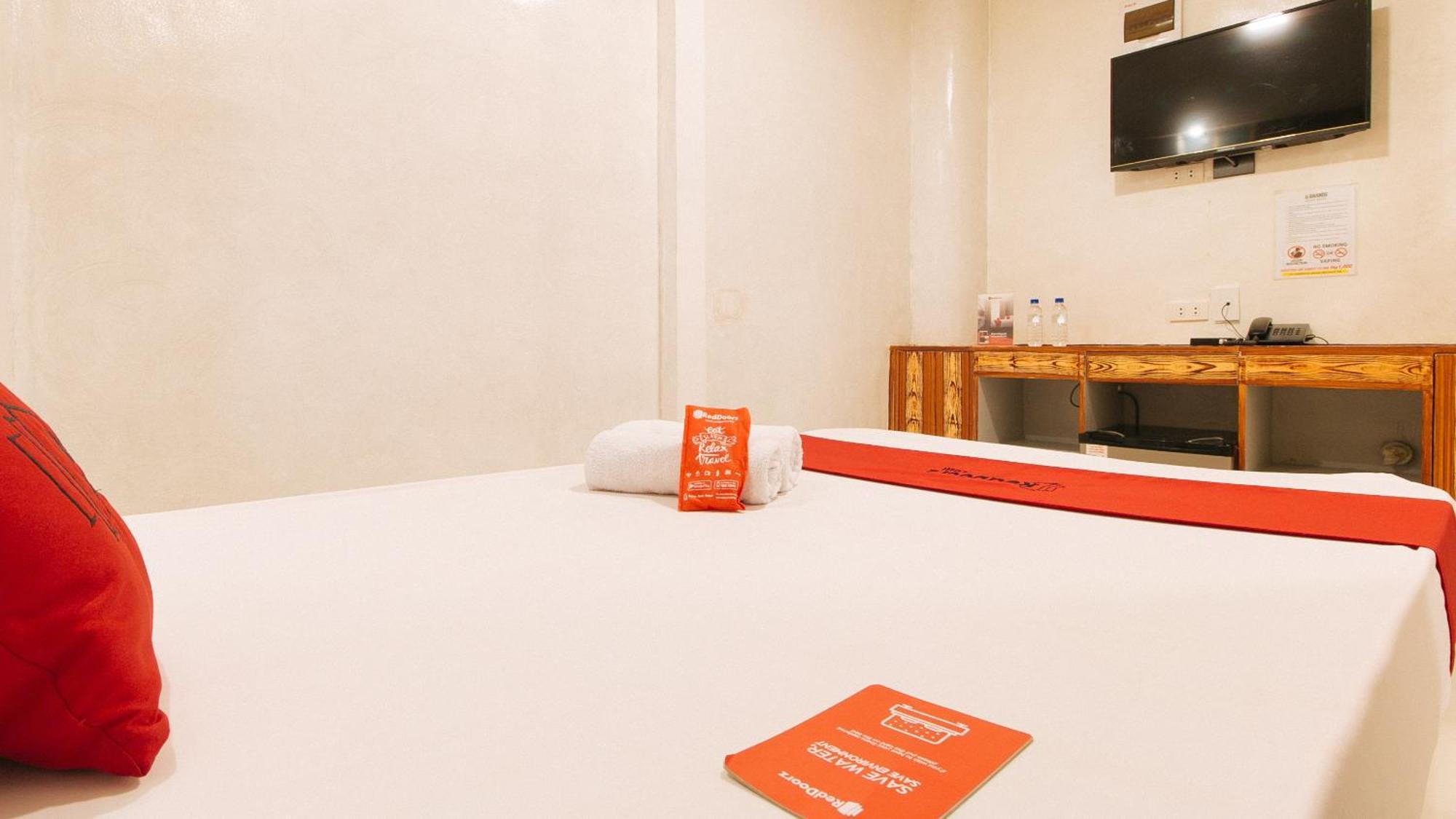 RedDoorz @ PIY Margal Sampaloc Manila Hotel Exterior foto