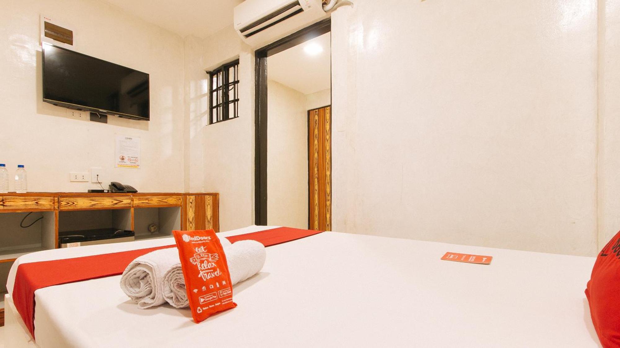 RedDoorz @ PIY Margal Sampaloc Manila Hotel Exterior foto