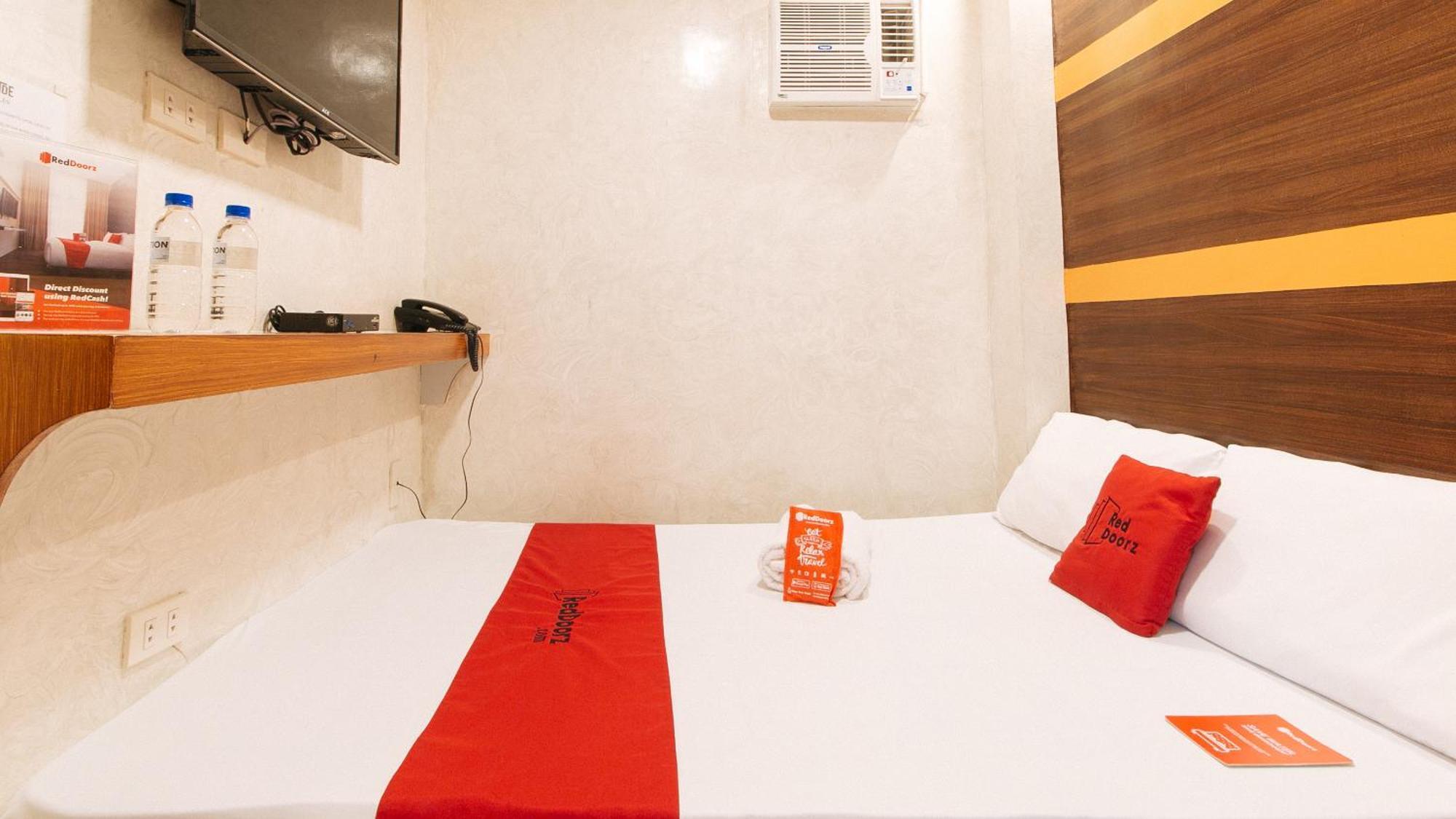 RedDoorz @ PIY Margal Sampaloc Manila Hotel Exterior foto