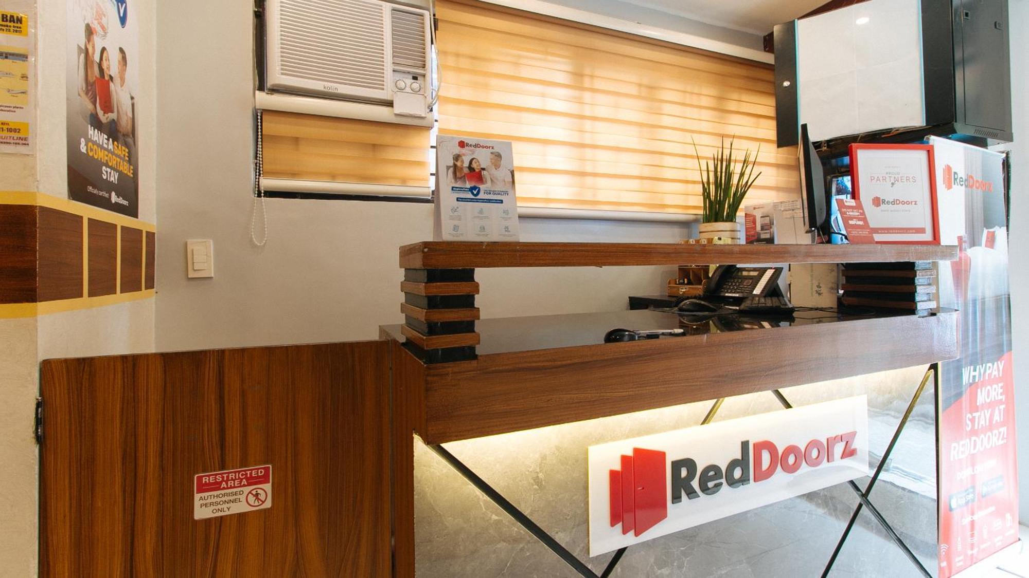 RedDoorz @ PIY Margal Sampaloc Manila Hotel Exterior foto